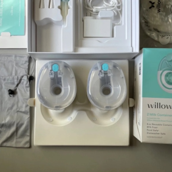 Willow pump 2.0 and 2 21mm milk containers - Picture 2 of 7